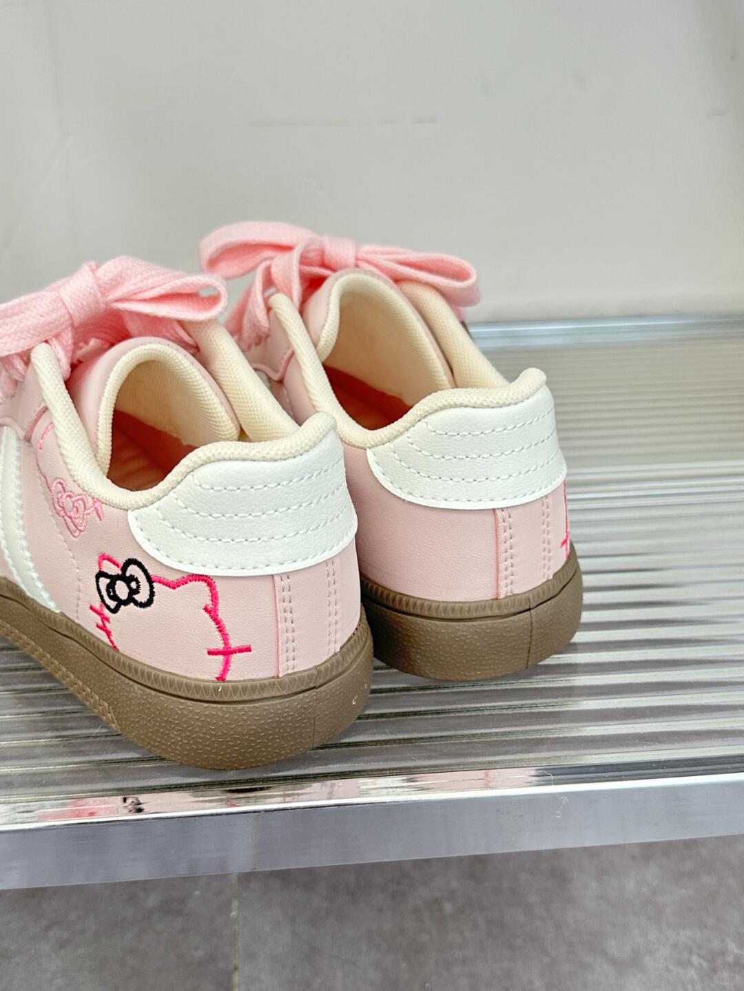 Kitty Striped Shoes